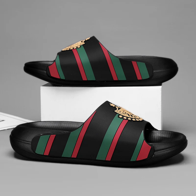 A pair of men's slippers, simple and comfortable, with anti-slip properties, perfect for use in the bathroomHC-7506