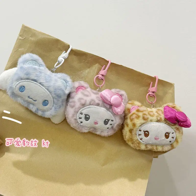 Sanrio Hello Kitty Leopardenmuster Cinnamoroll Plüschtier Rucksack Anhänger Cartoon Paar Schlüsselanhänger Zubehör Freund Geburtstagsgeschenk