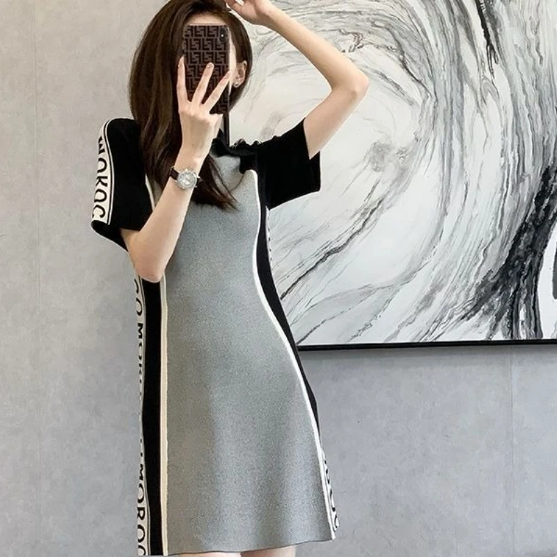 Modna Letnia Sukienka Sexy Damska Francuski Szary T-shirt z Kołnierzykiem w Talii Mini Sukienka Literacki Styl Casual Sukienka w Linii A z Napisem 2025