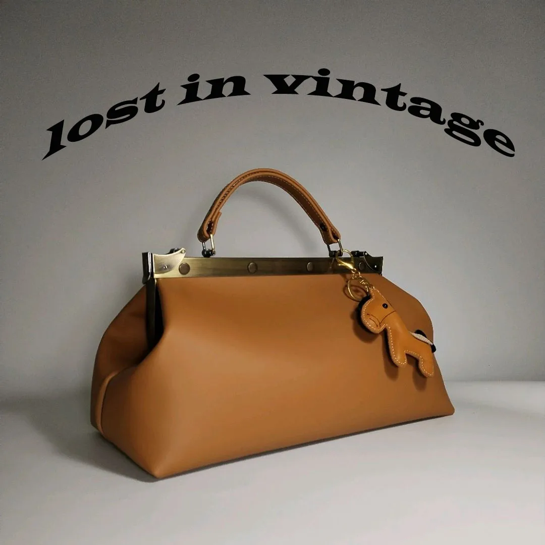 

LOST IN VINTAG Artficial Leather Snap Frame Clutch with Bag Charm Bronze Fittings Mega Purse Spacious Big Bags 34x16x14cm