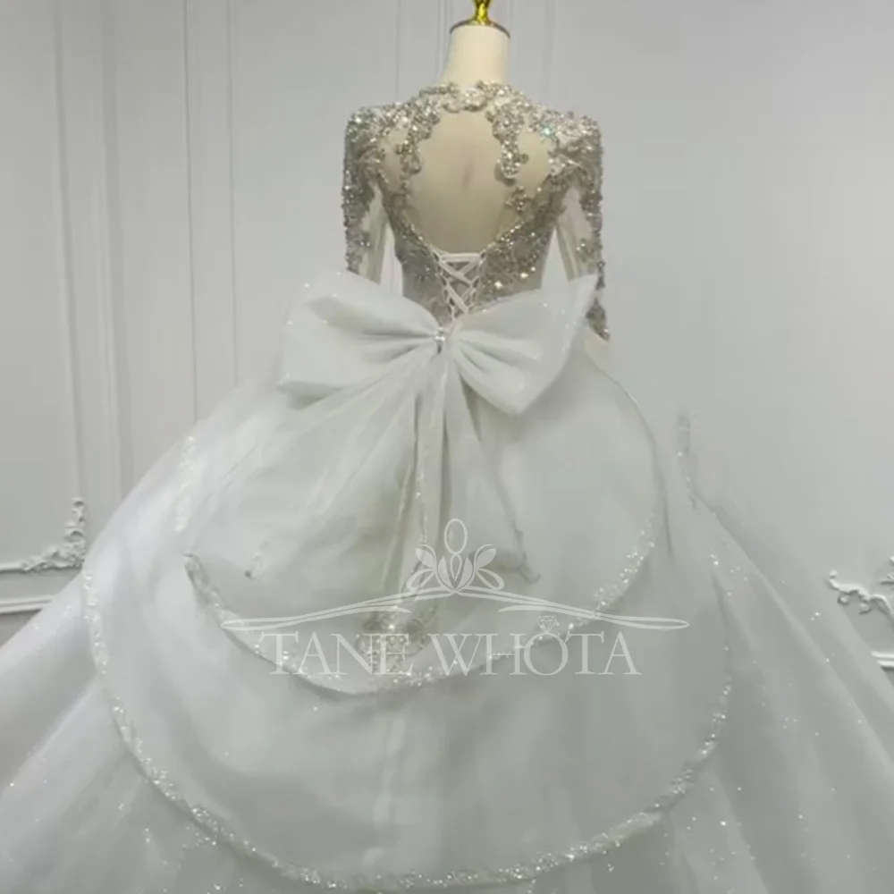 긴 소매 크리스탈 스팽글 리본 키홀 백 레이스업 맞춤형 볼 가운이 있는 고급스러운 O넥 웨딩 드레스 여성용