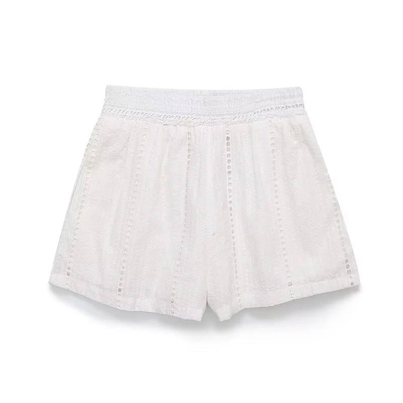 

YENKYE Hollow Out Embroidery Casual Shorts Women Vintage Elastic High Waist White Summer pantalones cortos