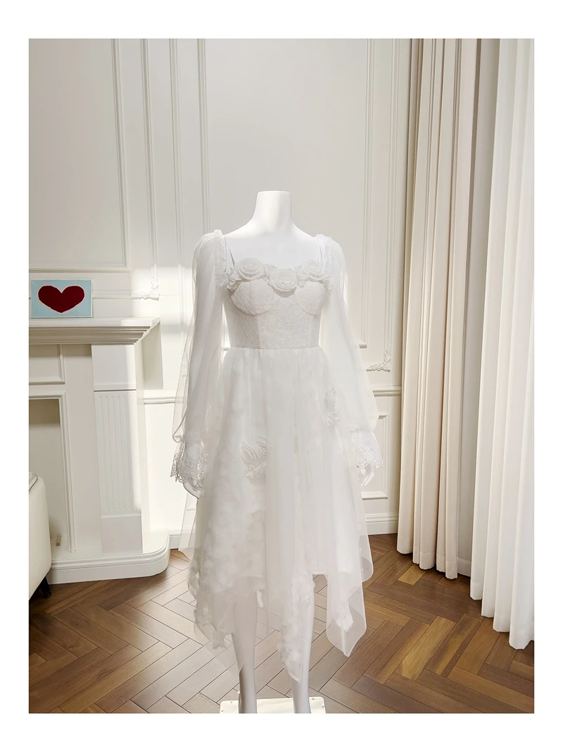 ชุดเดรสยาวสีขาวแบบเปิดไหล่ ทรงเอไลน์ แขนยาวทรงกระบอก เอวกลาง ดีไซน์เรียบหรู สไตล์บริสุทธิ์ เหมาะสำหรับวันหยุดและงานแต่งงาน