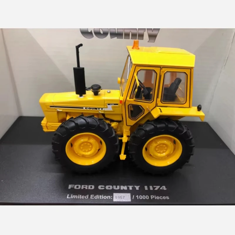 UH Diecast 1:32 Scale FORD COUNTY 1174 Tractor Alloy Metal Engineering Car Model Collection Souvenir Display Gift 6211 6212 6214