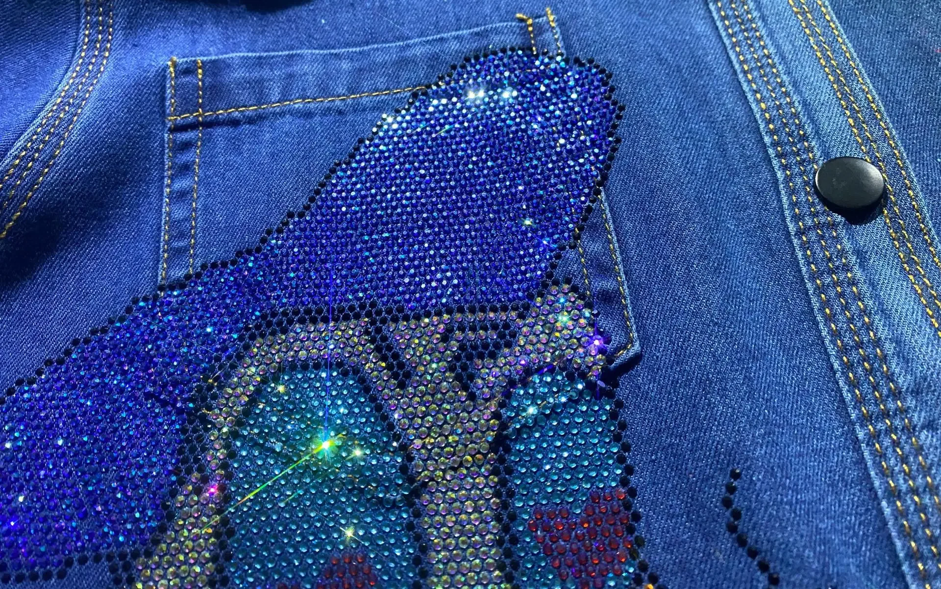 2025 Anime Diamanten Denim Shirts Met Lange Mouwen Dames Fleece Kleding Losse Halflange Jeans Blouse Kosten Mellфто Sean Sean Sierra Na__