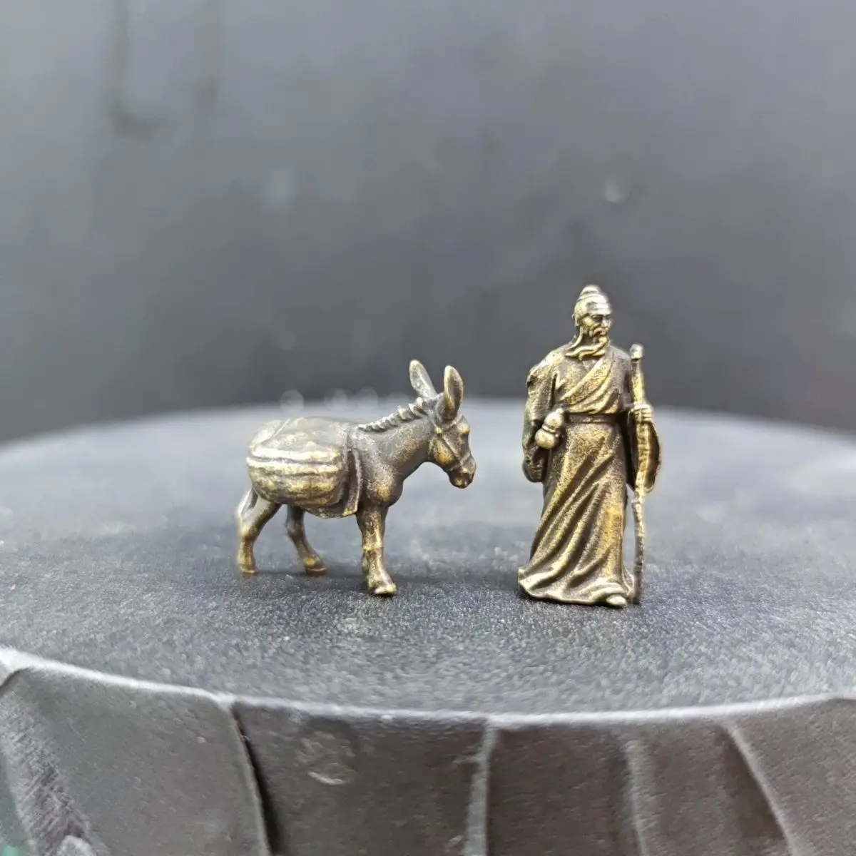 Latón puro viaje cuatro mares viejo Huatuo burro miniatura modelo Sandpan pecera paisajismo piezas Micro Shot muñeca pequeña