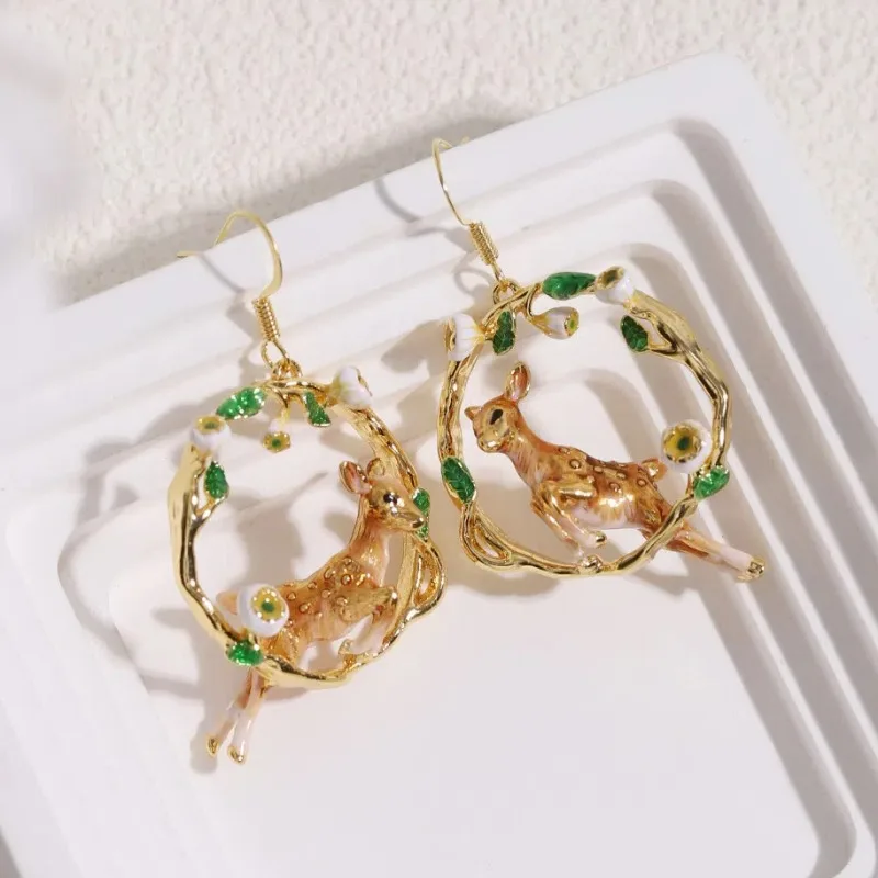 

Fashion Niche Design French Style Hand Made Drip Oil White Campanula Bellflower Garland Girl Cute Dear Dangle Earrings for Women