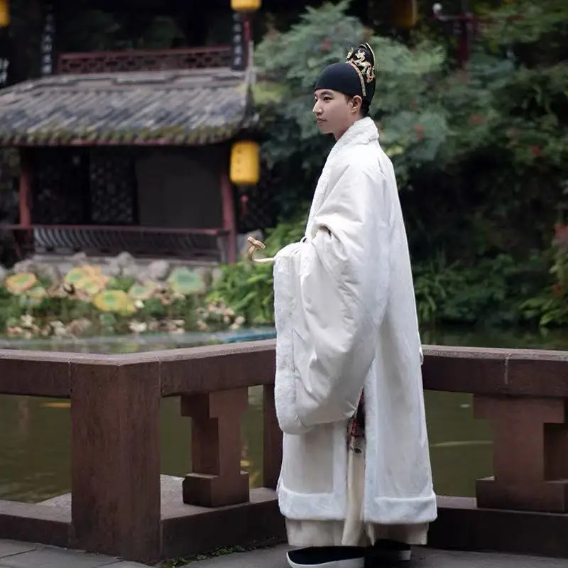 Mantello Hanfu invernale addensato da uomo tradizionale cinese della dinastia Ming a maniche lunghe abito lungo mantello per spettacoli teatrali di carnevale vintage