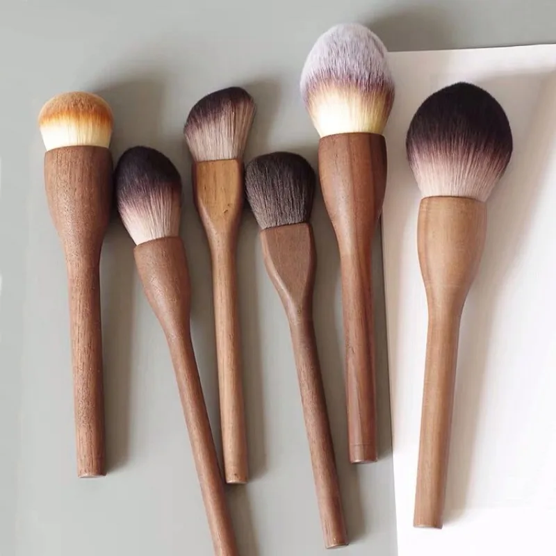 1Pc New Vintage Walnut Wood Handle Makeup Brush Soft Fur High Quality Powder Blush Foundation Brush Super Soft Makeup Tools