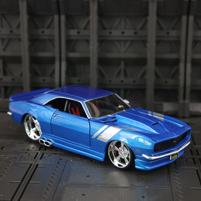 

Maisto 1:24 Simulate Chevrolet Camaro Z/28 alloy supercar model, doors and engine hood, trunk can be opened