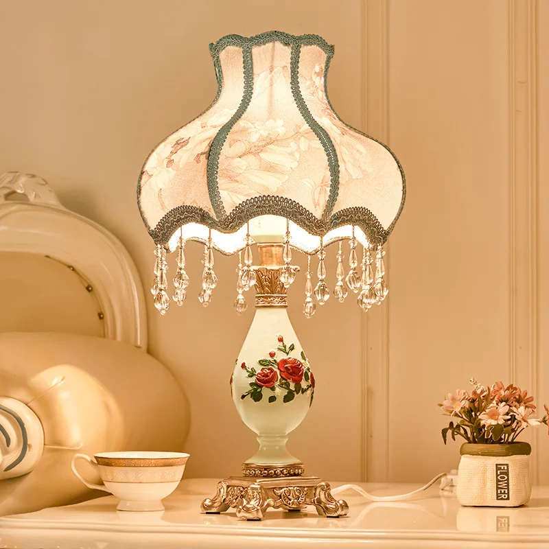 

European Style Table Lamp Bedroom Bedside Princess Ins Girl Atmosphere Lamp Retro Pastoral Fabric Room Decorative Lamp