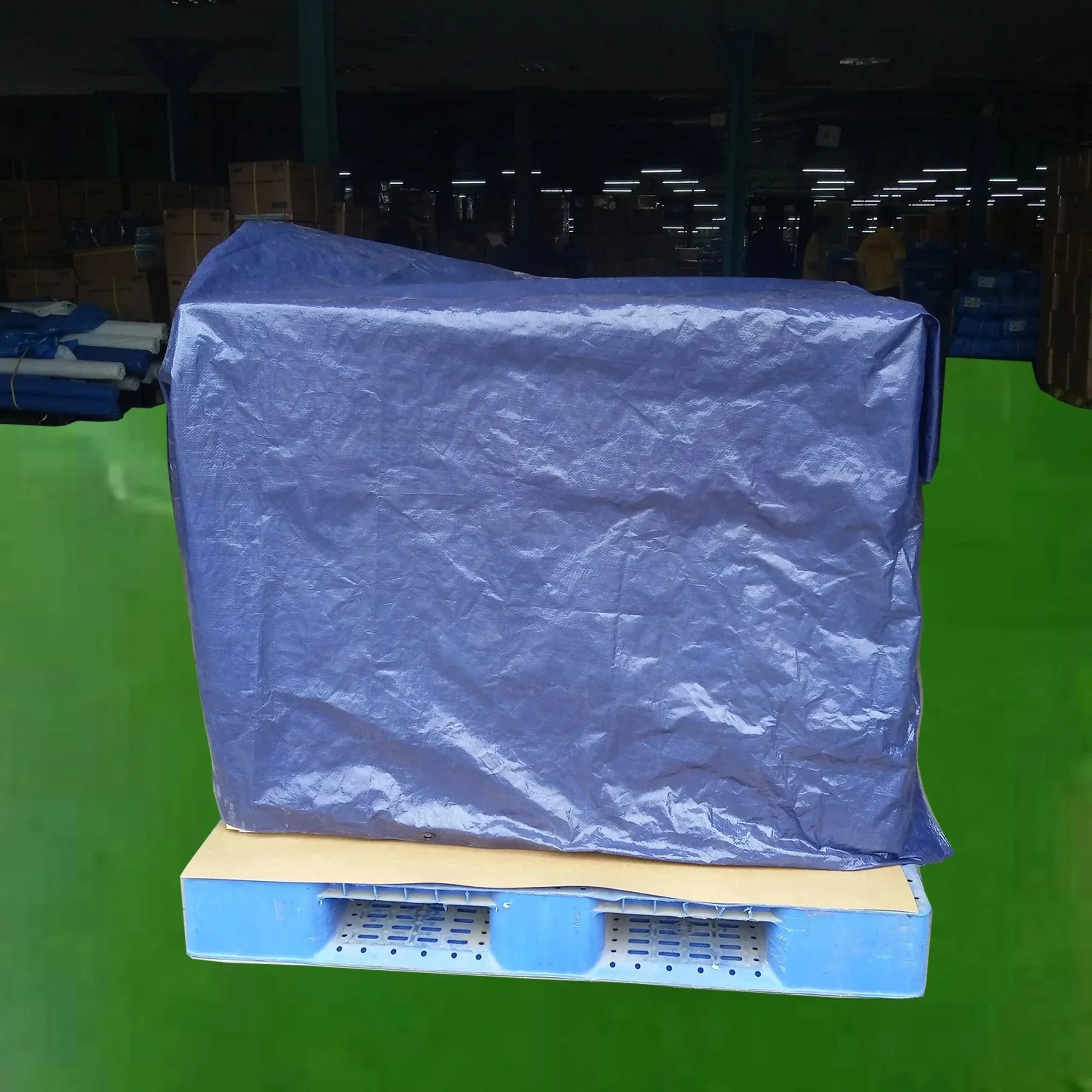 ผ้าใบกันน้ำ PE ขนาด 16' x 30' ทนทานต่อการฉีกขาด ใช้คลุมทุ่งหญ้า ซุงไม้ อุปกรณ์ รถบรรทุก สถานที่ก่อสร้าง ตั้งแคมป์