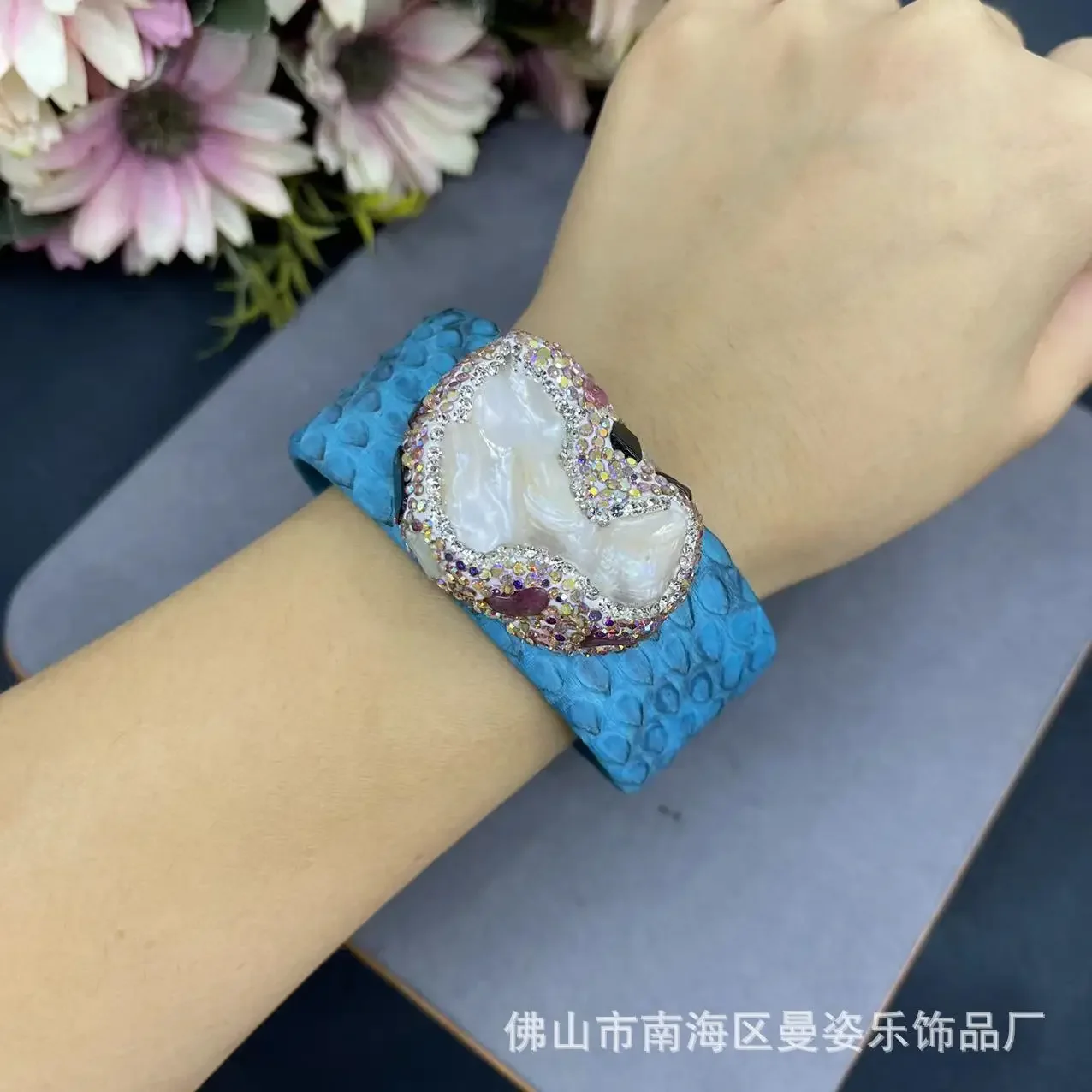 25Mm wide leather baroque pearl thickened live bracelet exported to Europe America and winter popular natural stone jewelry