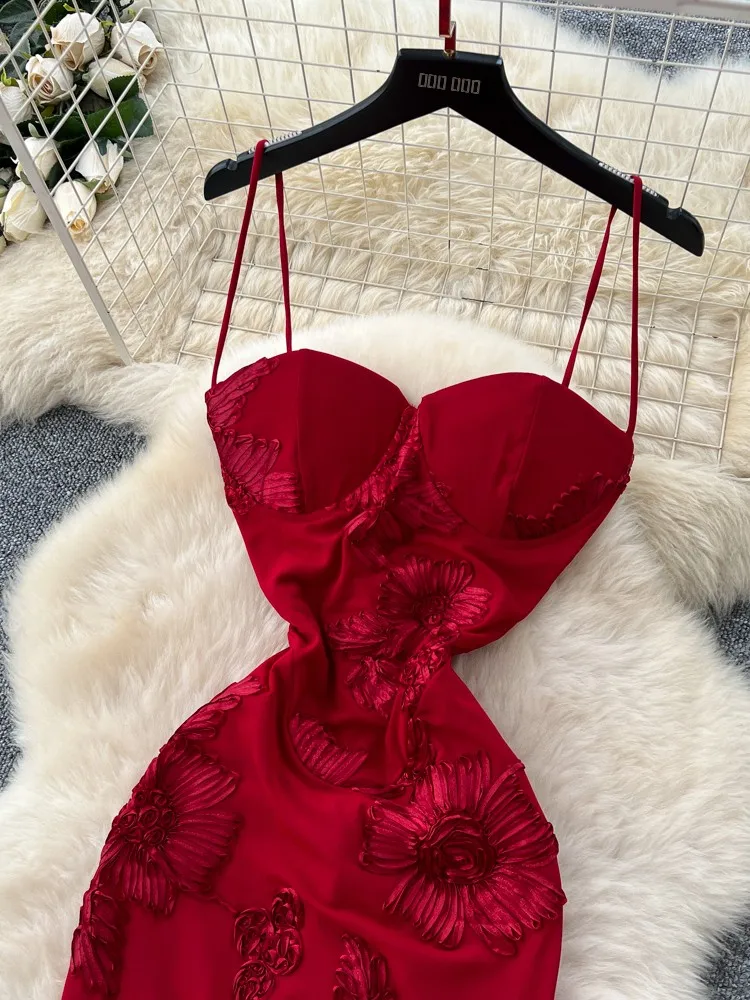 Rotes Abendkleid für Damen, luxuriös, Stickerei, schwere Arbeit, Taille, Cinching, schlankmachend, Ele Strapl, figurbetont, Dr