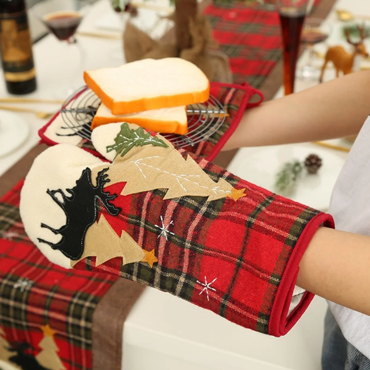 Red Christmas Oven Mitts Heat Resistant Kitchen Mitts and Pot Holders Set Heat Resistant Non-Slip Oven Mitts for BBQ Kitchen