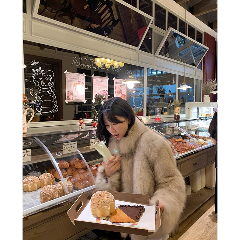 معاطف نسائية بيضاء من الفرو الصناعي سترات سميكة منفوشة بياقة واقفة وأكمام طويلة مغطاة بأزرار فضفاضة أنيقة غير رسمية لخريف وشتاء 2025 #5