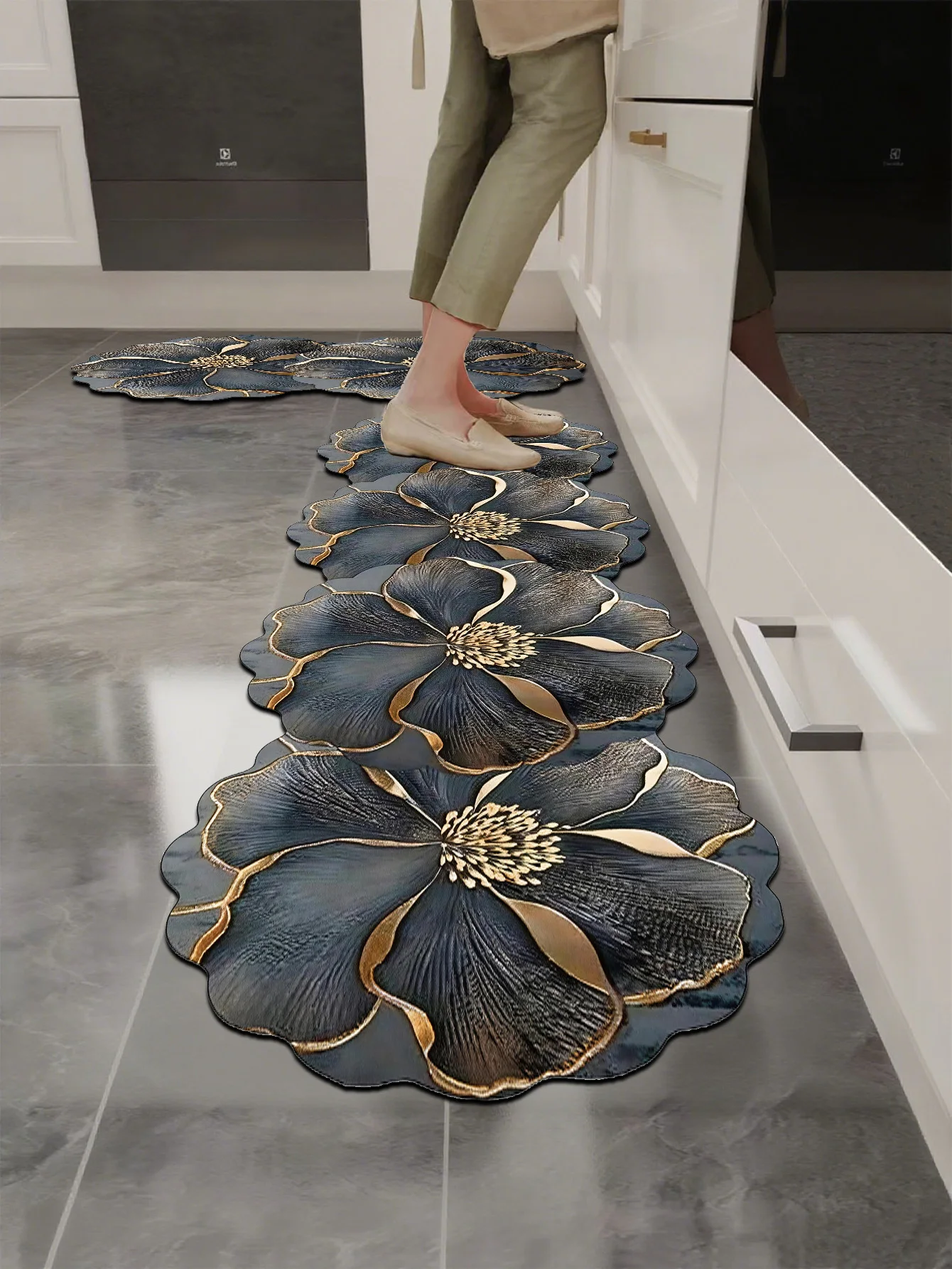 Neue Luxuriöse Goldumrandete Dunkelblaue Blumenmuster Unregelmäßige Patchwork-Küchenmatte & Badteppich |   Rutschfest, saugfähig und leicht zu reinigen