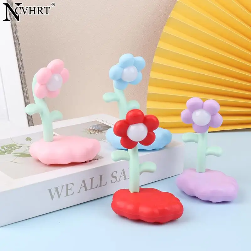 1Pc Cute Flower Shape Dollhouse miniatura LED Night Light Mini lampada da scrivania illuminazione domestica modello Decor accessori per la casa delle bambole