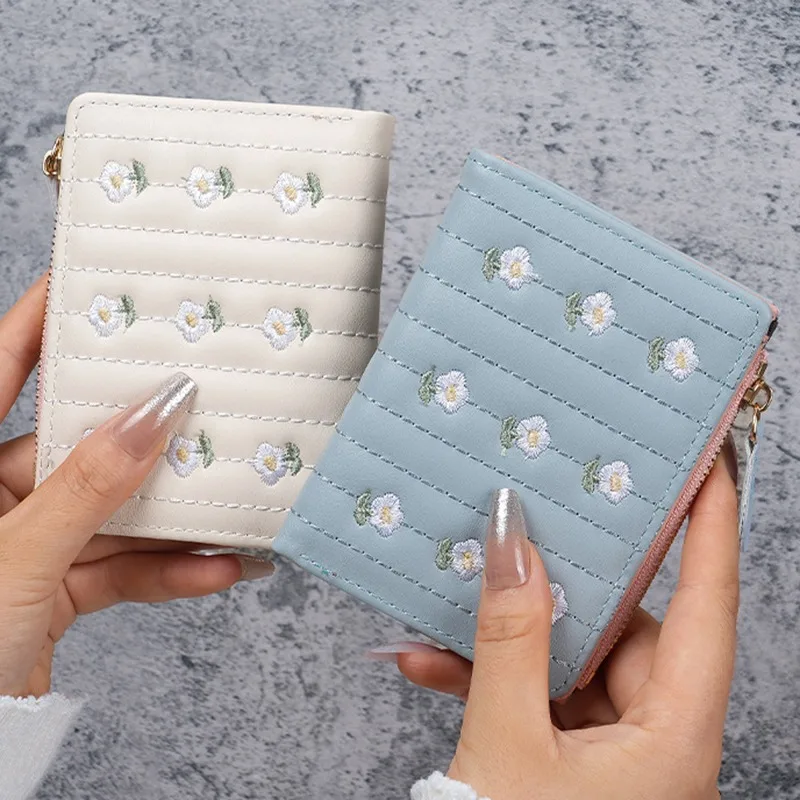

Women's Lightweight Folding Short Wallets Floral Embroidery PVC Wallet Money Coin Bags Fashion All-match Designs Card Holders