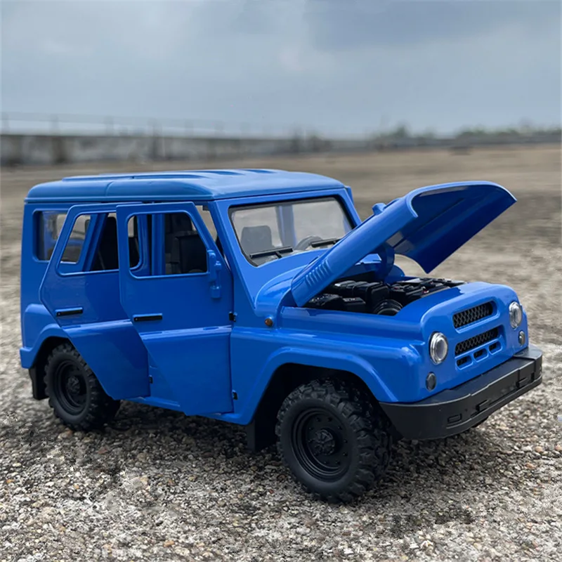 1/18 UAZ Hunter Alloy Car Model Diecasts Metal Toy Off-road Vehicles Car Model Simulation Sound Light Collection Childrens Gifts