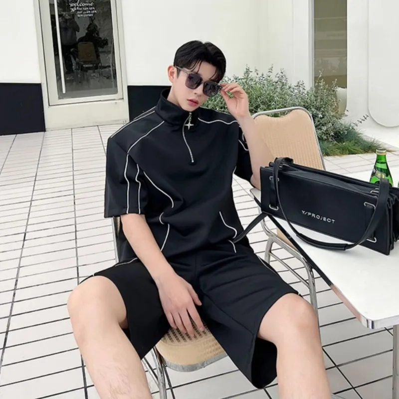 Set Pakaian Olahraga Kasual Keren dan Bergaya Kelas Atas Musim Panas Kaus Setengah Ritsleting Longgar Gaya Korea Pria dan Celana Pendek Ceruk Set Dua Potong