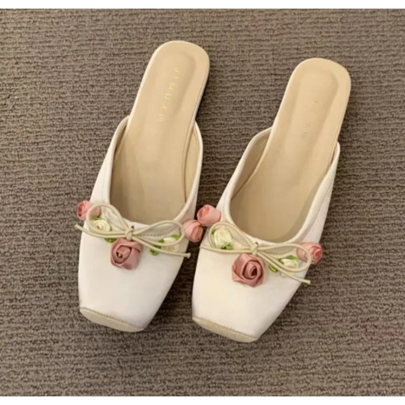 

New Satin Flower Slippers Women Non-slip Casual Slide Comfy Light Fashion Ethnic Style Sandals Flat Floral Mule Shoes