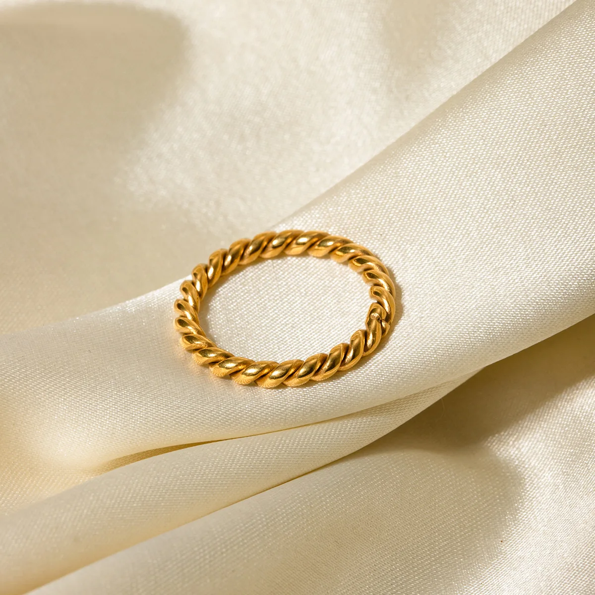 

Stainless Steel PVD 18K Gold Plated Tarnish Simply Twist Ring For Woman Jewelry Wholesale Summer Trendy