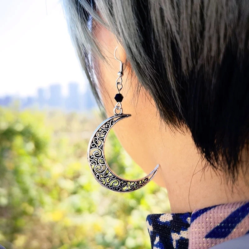 Vintage Hollow Moon Pendant Earrings Women's Gothic Vintage Rune Pattern Crystal Witchcraft Earrings Long Fashion Jewelry