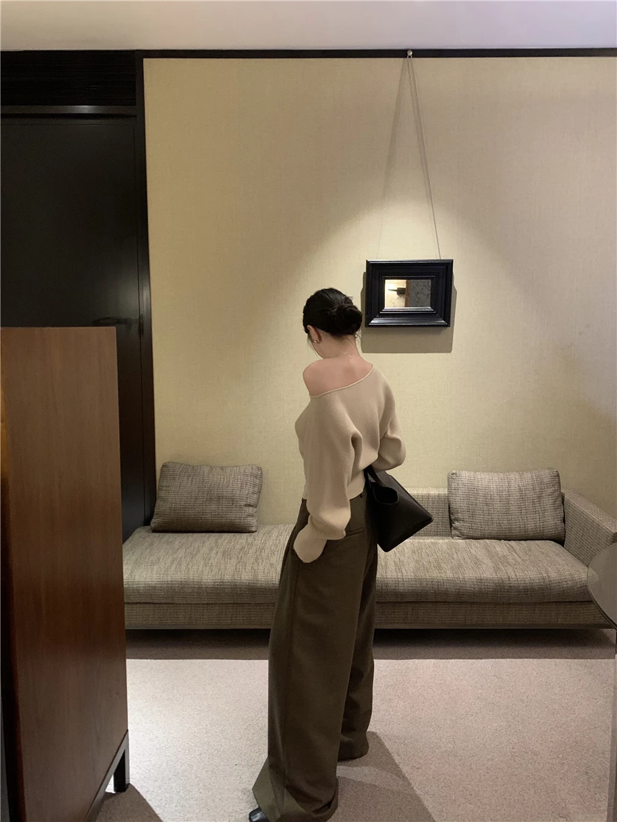 Sweater lengan panjang wanita, atasan Jumper Pullover rajut kasual mode musim gugur baru Sweater pendek Satu bahu hitam seksi lengan panjang