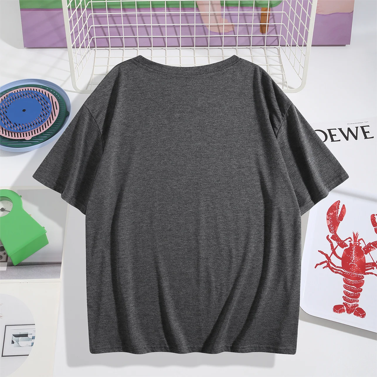 Lucky With Plaid Clover تي شيرت نسائي كاجوال برسومات جميع المواسم ملابس قصيرة الأكمام ورقبة مستديرة رمادي تي شيرت 180 جرام ملابس لجميع المواسم