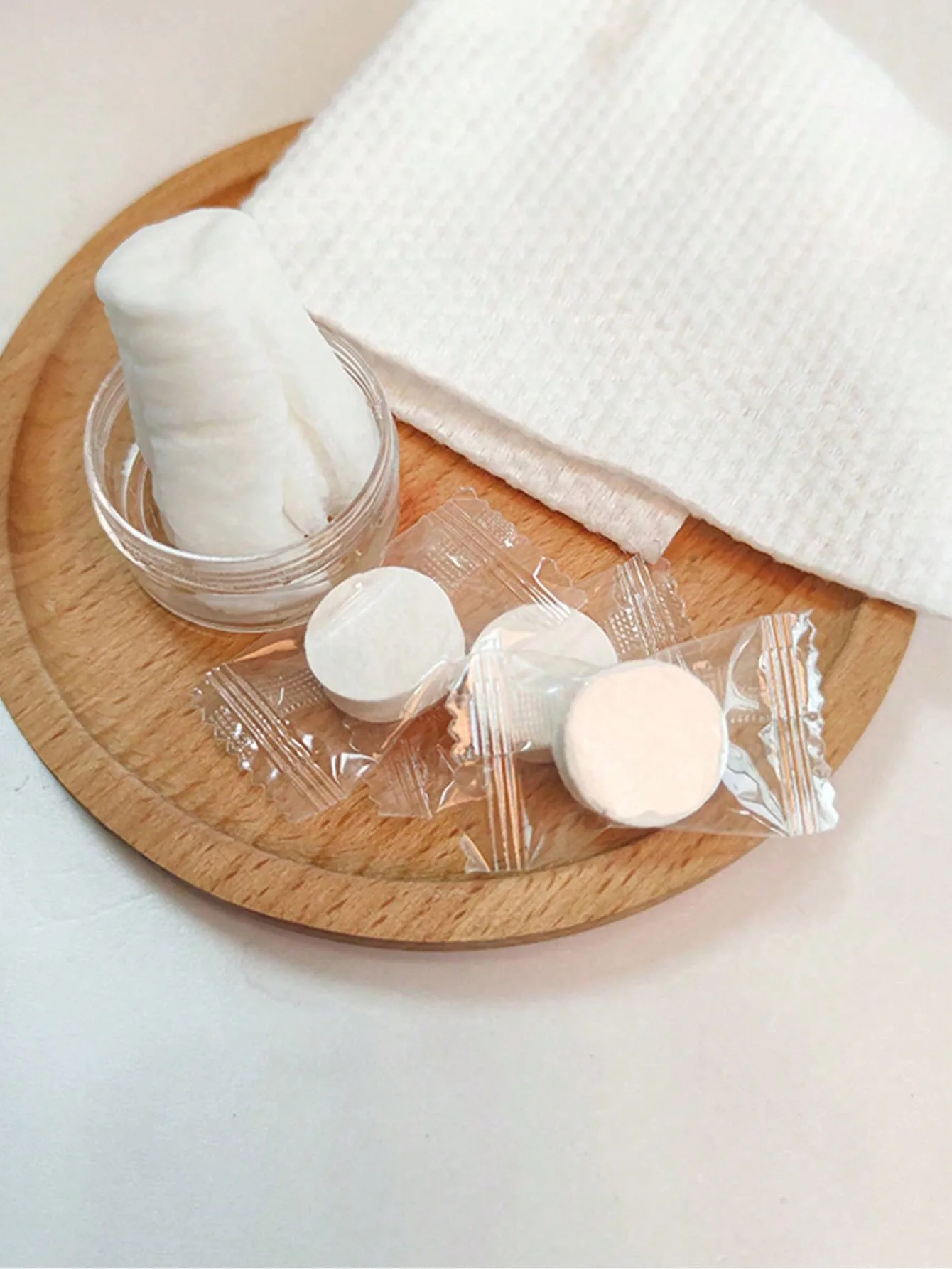 50pcs Portable Compressed Towels ，Disposable Mini Compressed Tissue Toilet Paper Tablets Wet And Dry Use Coin Tissue For Travel