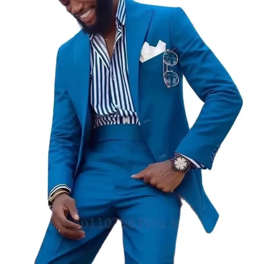 

Мужской классический синий костюм-тройка с пиджаком, смокингом и брюками для торжеств, свадеб и вечеринок. Идеально подходит для мужчин.