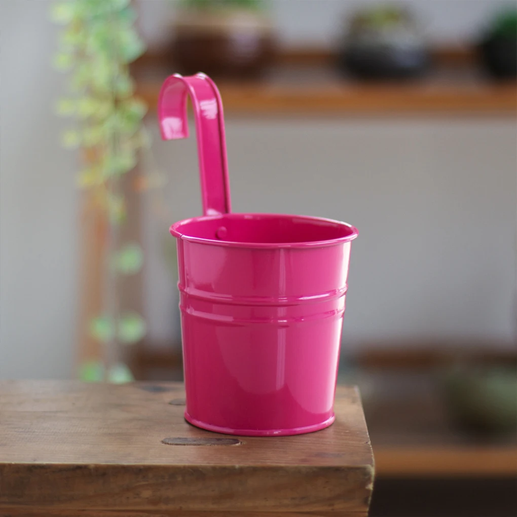 ภาชนะแจกันดอกไม้ตกแต่งติดผนังสำหรับระเบียงถังโลหะขนาดเล็กมีตะขอแขวนกระถางต้นไม้