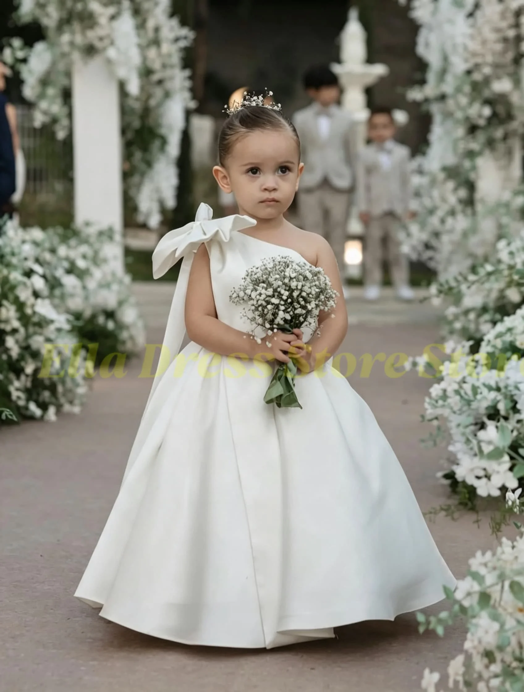 Elegantes Blumenmädchenkleid für Hochzeiten aus Satin für Mädchen, Erstkommunionkleid mit Schleife, Ballkleid in Maßanfertigung – Detail 4