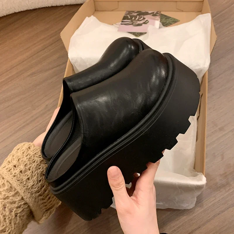 أحذية البغال ذات نعل مسطح شباشب نسائية صنادل ربيعية غير رسمية 2026 فستان موضة جديدة شباشب مريحة