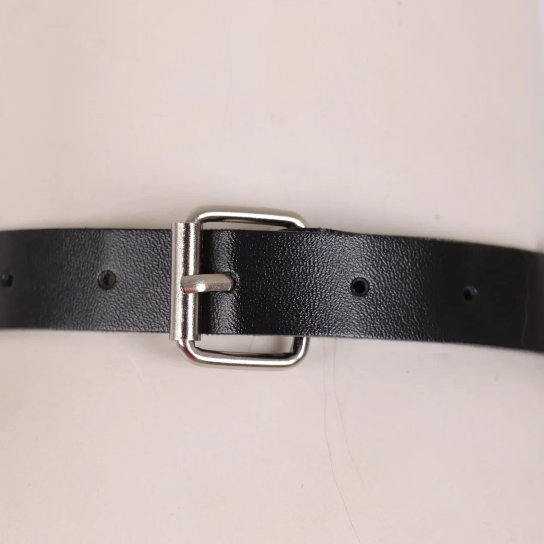 สร้อยคอหนัง PU สีดำสไตล์พังก์กอธิคประดับหมุดและกากบาททรงกลมสำหรับผู้หญิง สร้อยคอแบบรัดคอประดับหมุด สร้อยคอแฟชั่น