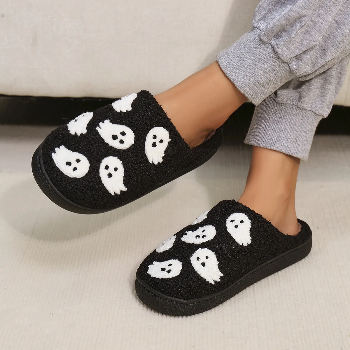 

2024 Halloween New Cotton Slippers for Men and Women Home Winter Skeleton Scream Cotton Slippers Smiling Face Large Shoes