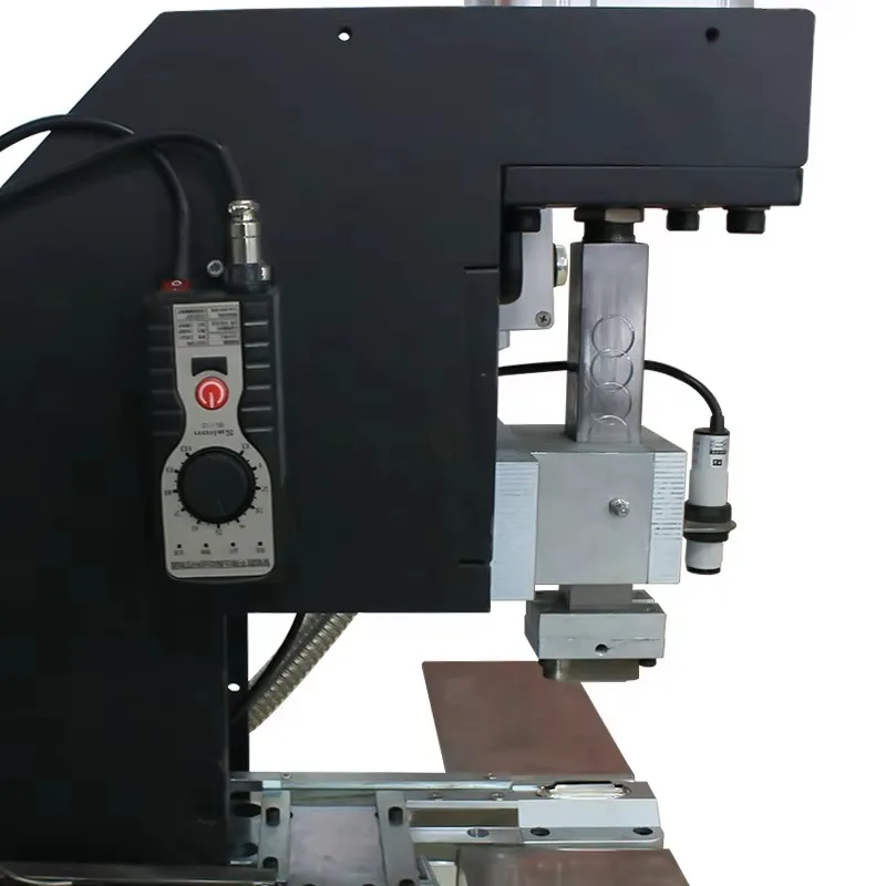 Easily Operate High Productivity Oval Eyelet Pressing Machine For Luggage Bags Industry