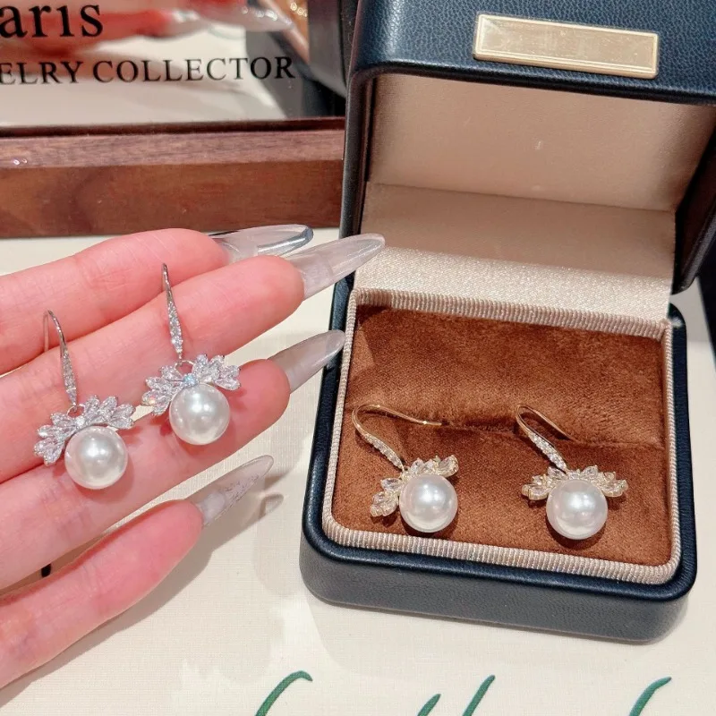 

Pearl Earrings Light Luxury Niche New Year's Jewelry Super Flash High-end Zircon Ear Hook Exquisite Fashion Versatile Earrings