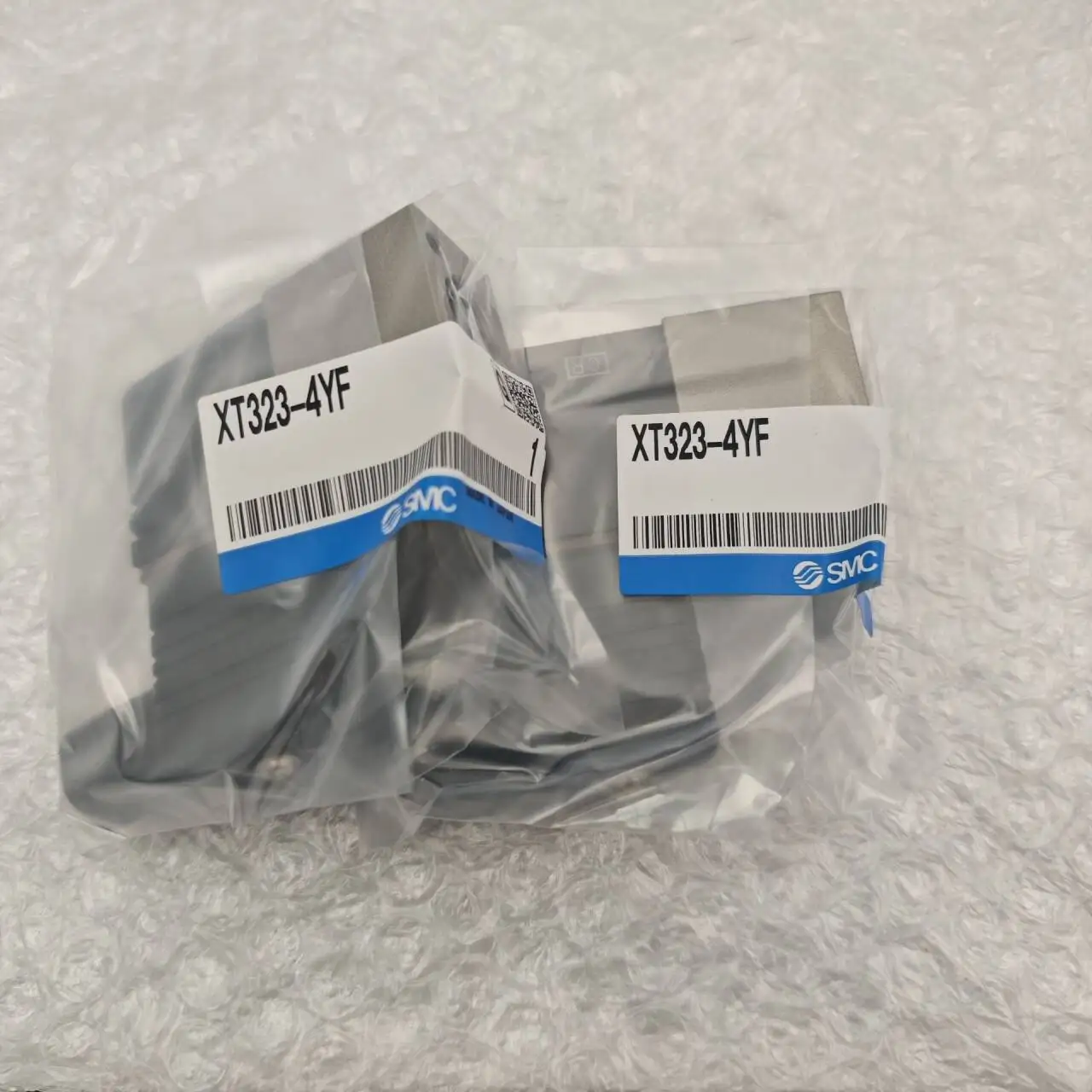 حقيقي SMC هوائي الملف اللولبي صمام XT323-4YF XT323-4 صمام الملف اللولبي ثلاثي الاتجاهات
