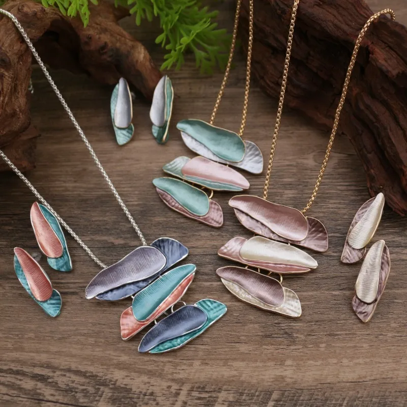 

New Enamel Color Exaggerated Geometric Petal Stud Earrings Pendant Set, Women's High-End Geometric Necklace