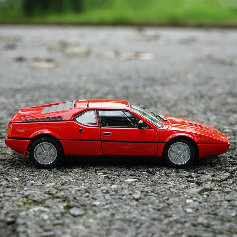 

WELLY 1:24 BMW M1 Alloy Car Diecasts & Toy Vehicles Car Model Miniature Scale Model Car Toys