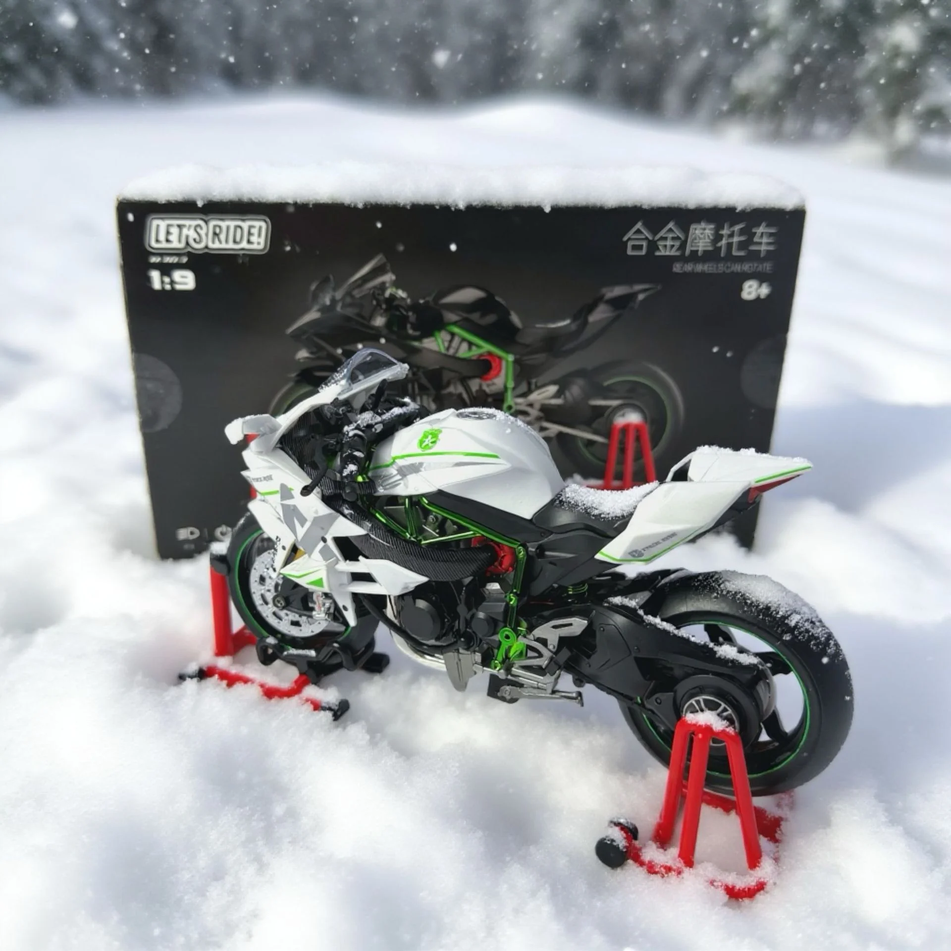 

1:9 Scale White Kawasaki Ninja H2R Alloy Die-cast Motorcycle with Water Misting Effect, Light & Sound, Collectible Display Piece