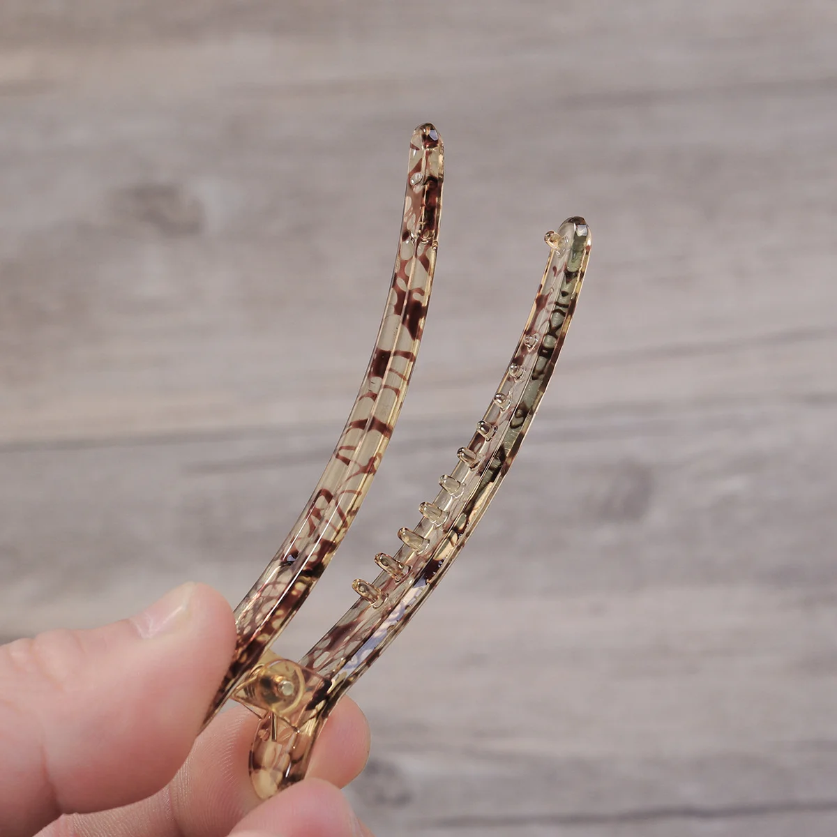 

4Pcs Plastic Frosted Duckbill Barrette Easy Wear Off Charming Attractive Decoration School Carnival Dance