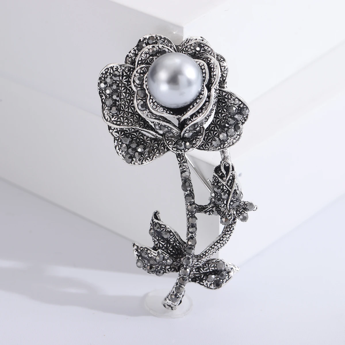 Trendy Black Pearl Flower Brooches for Women Unisex Plant Pins Multi-color Available Office Party Accessories Gifts