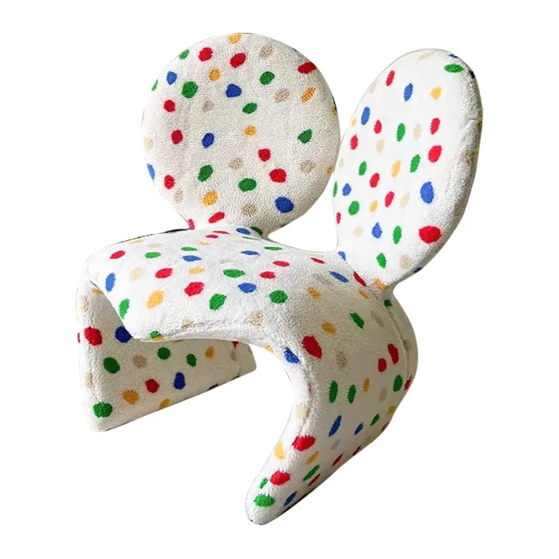 

Оригинальное кресло для гостиной необычной формы, стильное и уникальное.