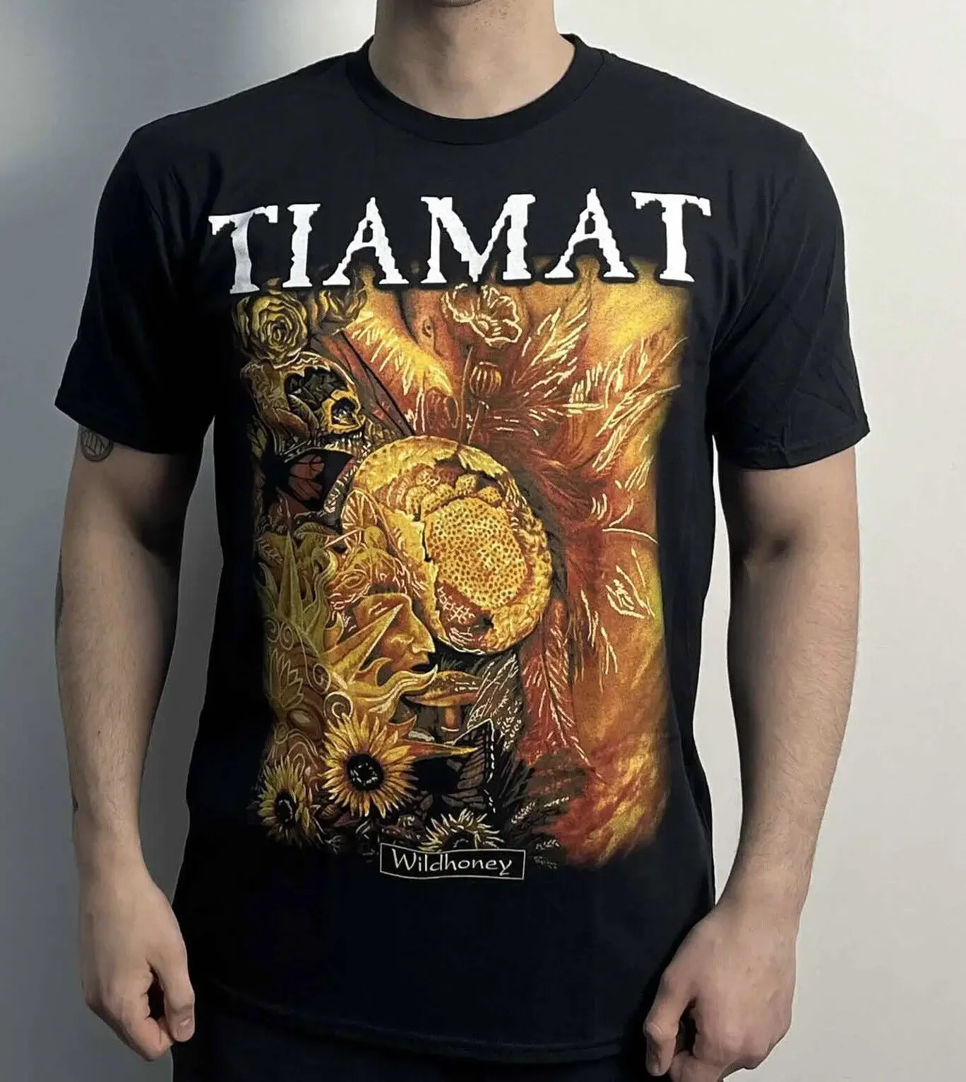 

Новая модель Tiamat 2025 года — новая футболка Wildhoney (Gildan).