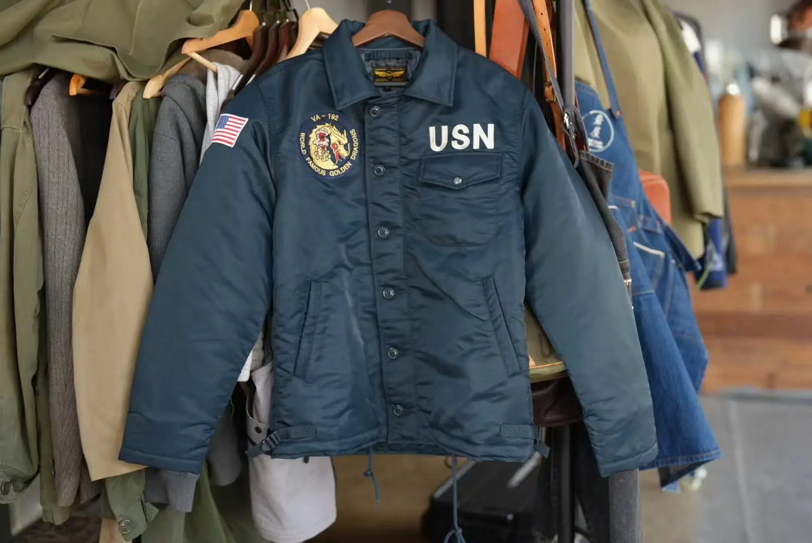 

Утепленная зимняя хлопковая куртка-парка A2 в американском ретро-стиле для пар, молодежная повседневная модель с длинными рукавами и застежкой на пуговицах