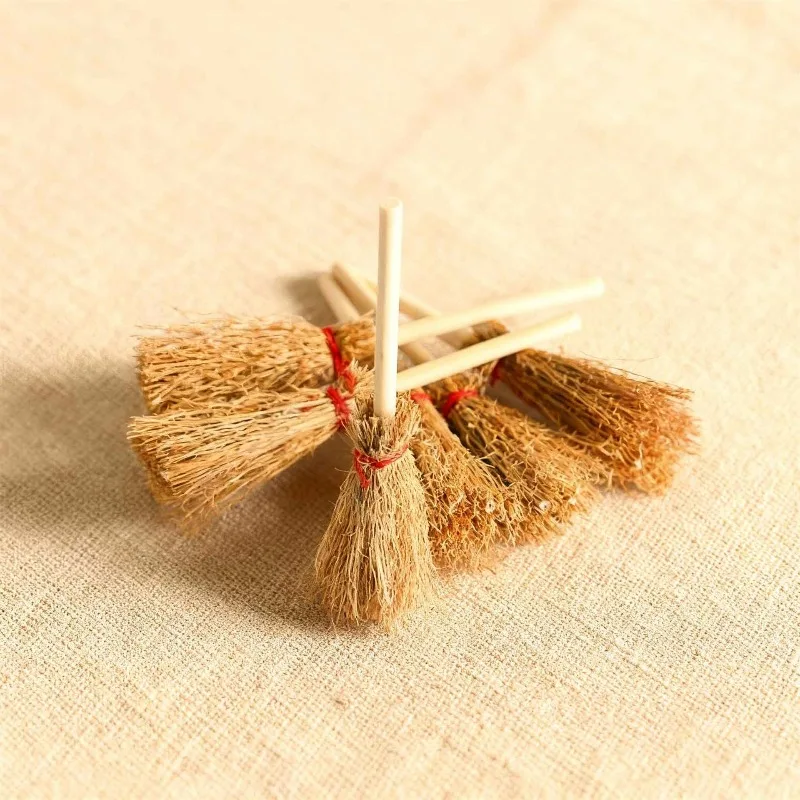 Mini Broom Decorations Red Rope Lightweight Straw Brooms Hangings Decorations for Costume Party Halloween Party