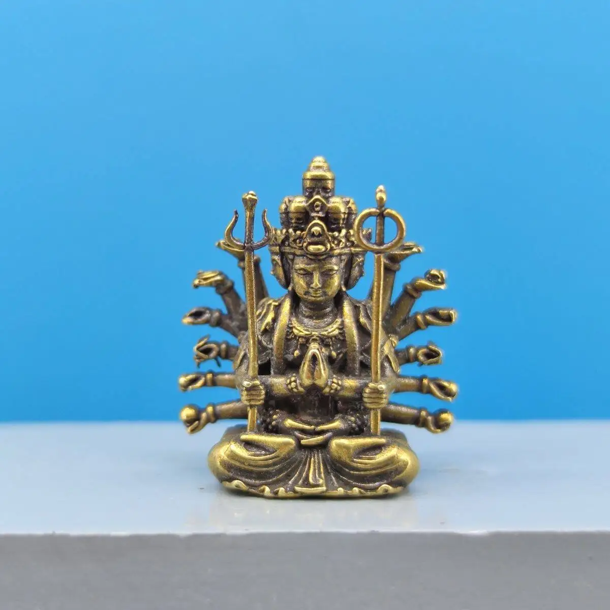New Thousand-Hand Guanyin Car Ornament, Miniature Desktop Model for Home, Dashboard Car Decoration